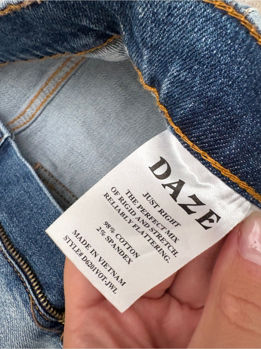 Daze Women's Light Distressed Flare Jeans - Picture 4 of 7